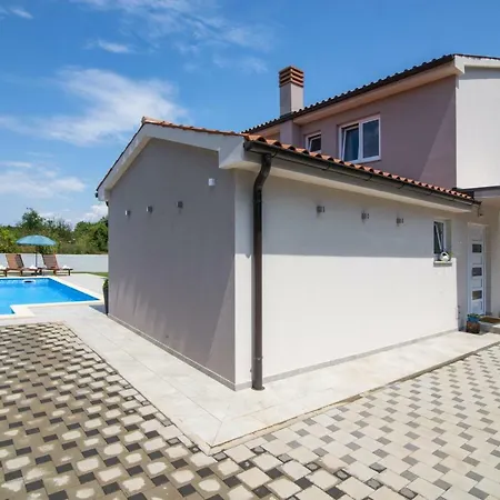 Blaise Villa Manjadvorci
